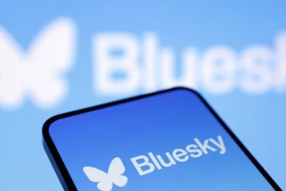 Bluesky lancia l’allarme: il ban ai minori favorisce i giganti del web