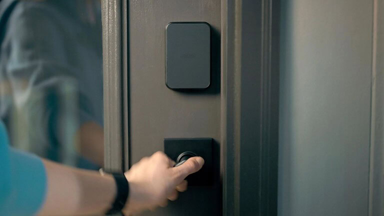 Schlage Sense Pro, la serratura smart per Apple Home che si apre da sola