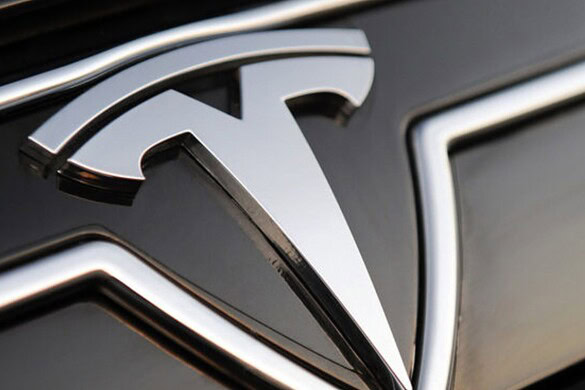 Tesla Full Self-Driving, i dati sulla sicurezza in Europa non convincono
