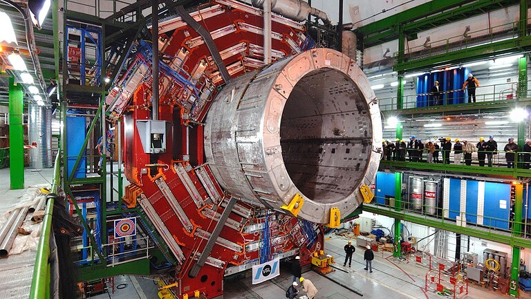 CERN, scoperta una nuova particella rara formata da quark pesanti