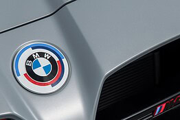 BMW taglia le stime 2026: la Cina affonda i margini e il titolo crolla