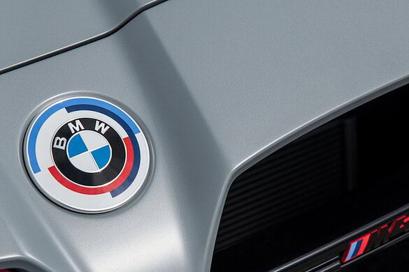 BMW taglia le stime 2026: la Cina affonda i margini e il titolo crolla