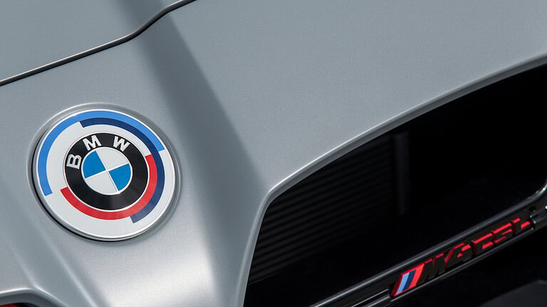 BMW taglia le stime 2026: la Cina affonda i margini e il titolo crolla