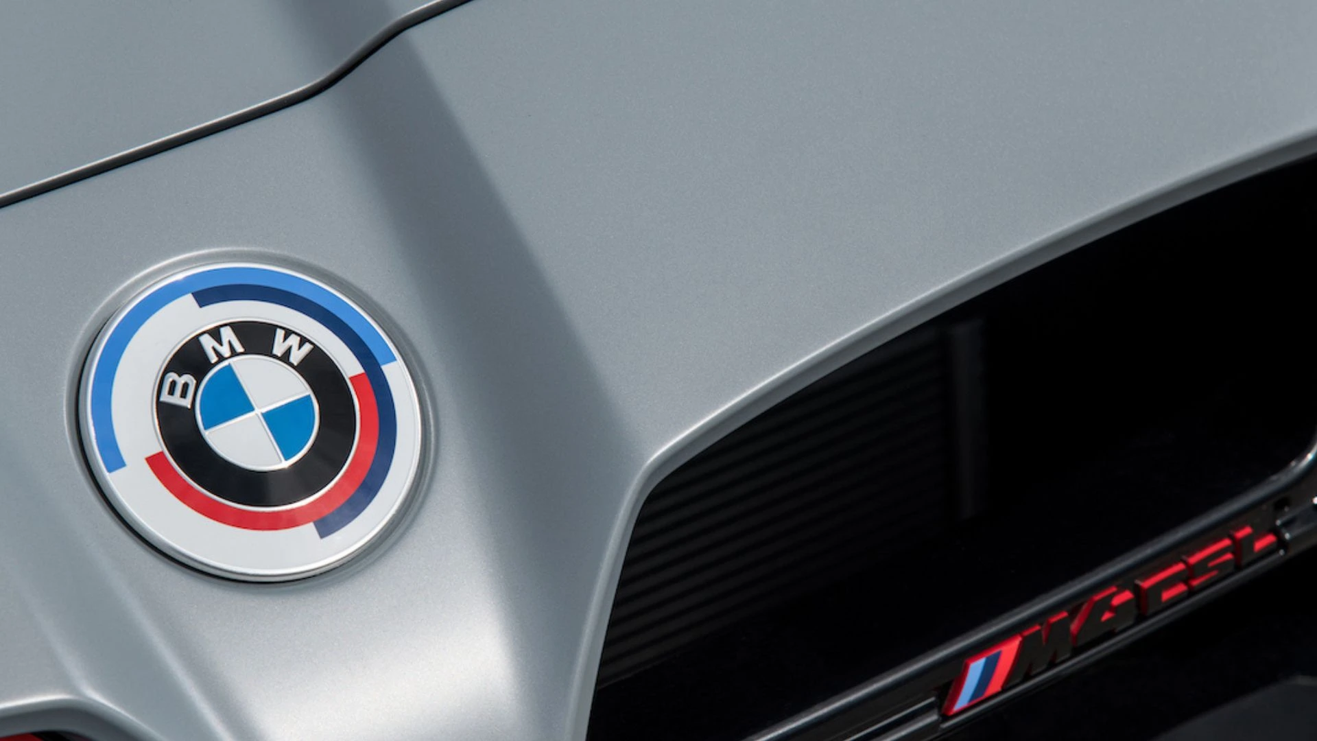 BMW taglia le stime 2026: la Cina affonda i margini e il titolo crolla