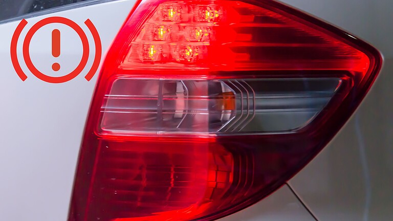 Luce di stop: come è diventata la firma luminosa dell'auto