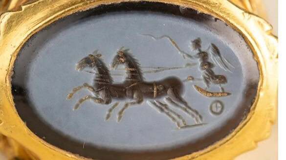 Tesoro d’oro di 1700 anni trovato nel Somerset con un metal detector