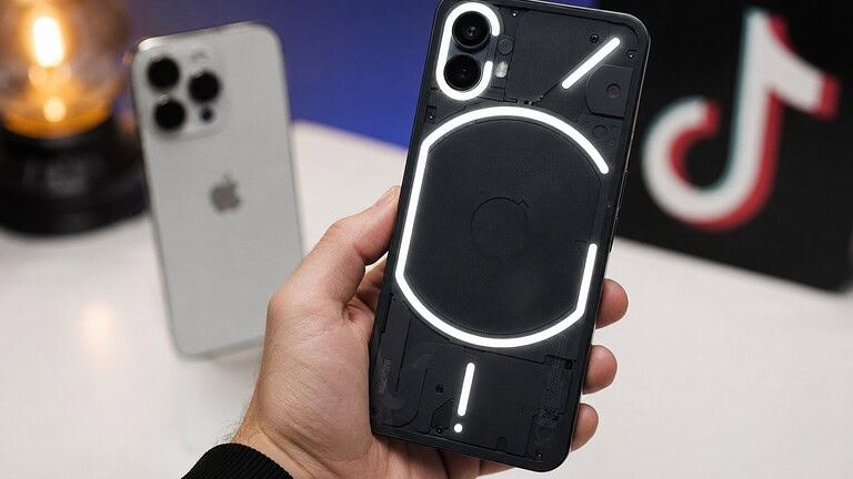 Nothing Phone conquista TikTok: i creator abbandonano l'iPhone - Nothing Phone TikTok