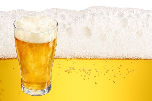 Schiuma della birra: ecco il segreto della sua stabilità secondo la scienza
