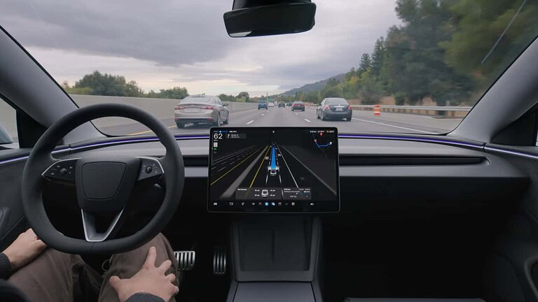 Tesla FSD v14 Lite arriva sulle auto più vecchie con HW3