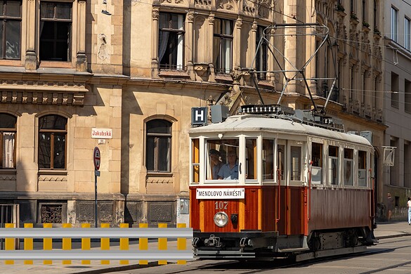 Padova, le rotaie del tram si deformano al sole: la giunta non reagisce