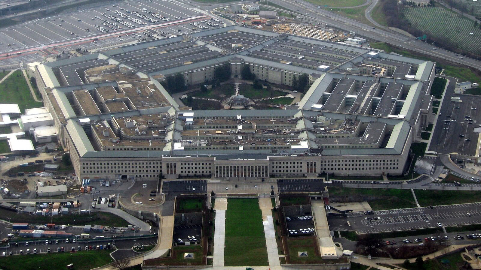 Pentagono e intelligenza artificiale: ora l'AI può attaccare per prima