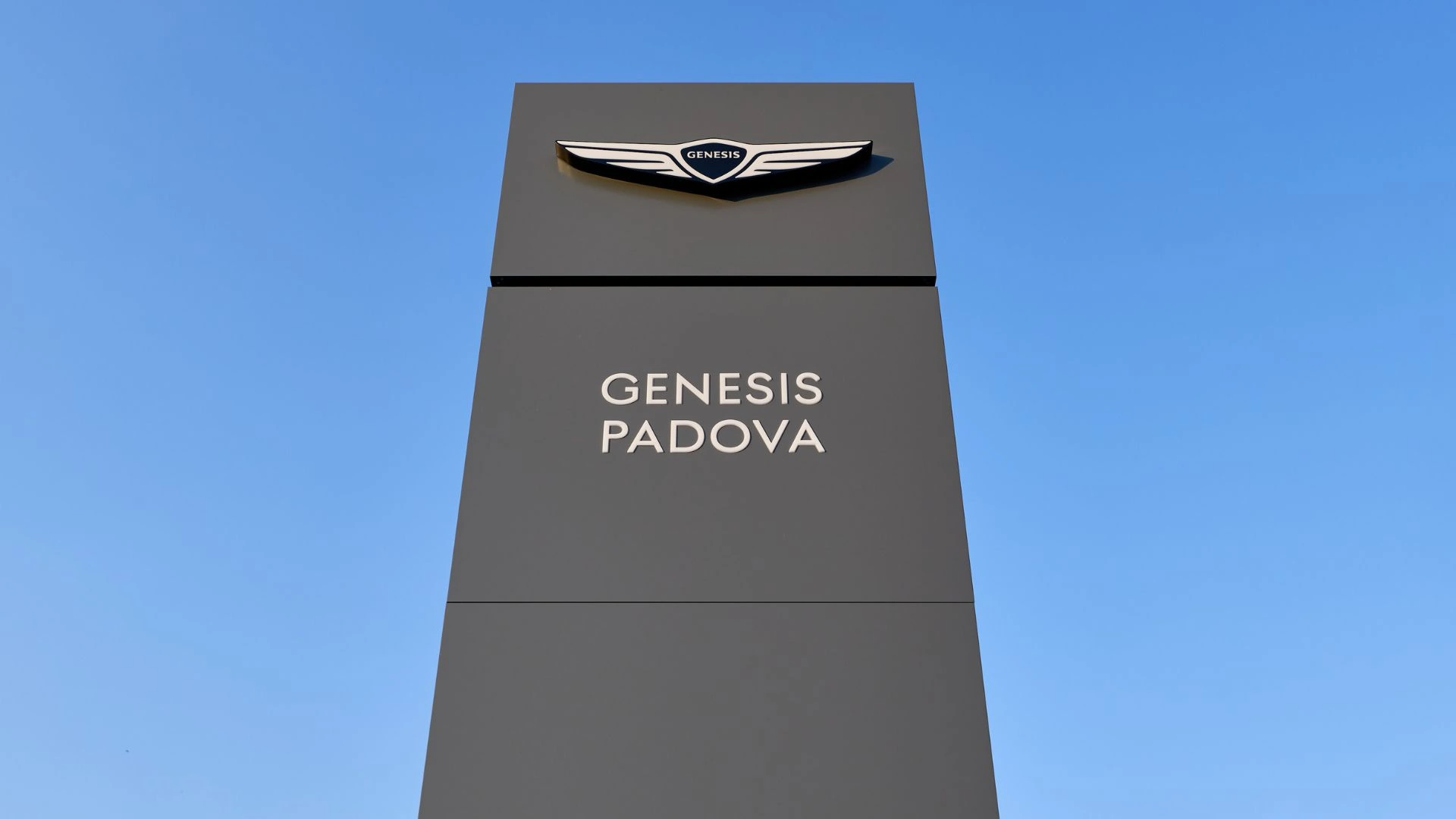 Genesis apre il primo showroom in Italia a Padova con GV60 da 449 euro/mese