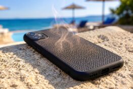 Smartphone e caldo estivo: ecco quali cover dovete evitare