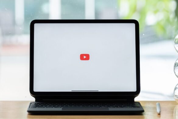 Ask YouTube sbarca sulle smart TV: la ricerca AI arriva sul divano