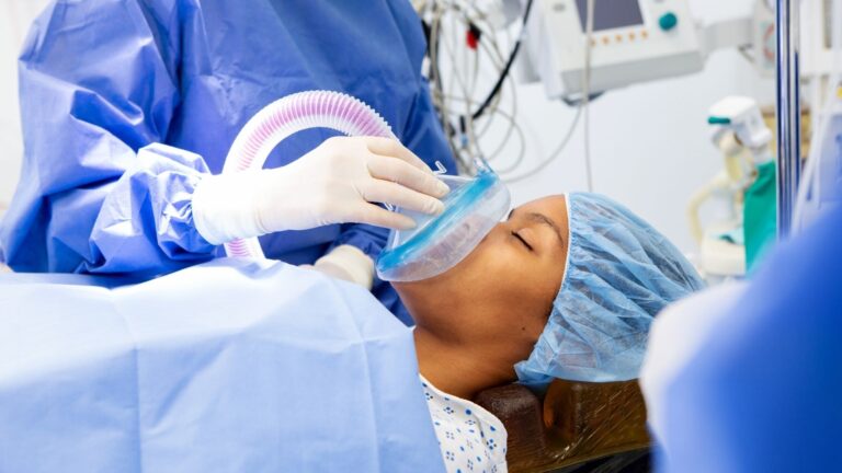 Anestesia, il cervello continua ad ascoltare: cosa succede?