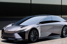 Lexus cancella la berlina elettrica LF-ZC: la mossa a sorpresa di Toyota