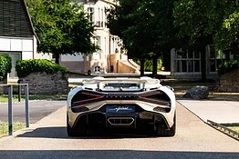 Bugatti W16 Mistral in pensione: addio all’ultima roadster col W16