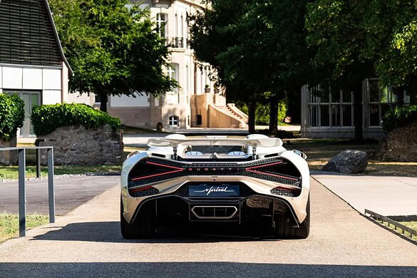 Bugatti W16 Mistral in pensione: addio all’ultima roadster col W16