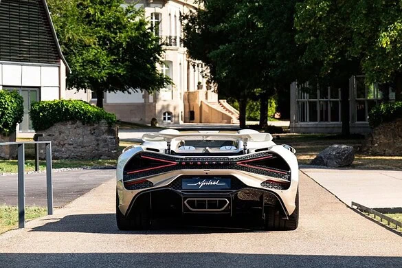 Bugatti W16 Mistral in pensione: addio all’ultima roadster col W16