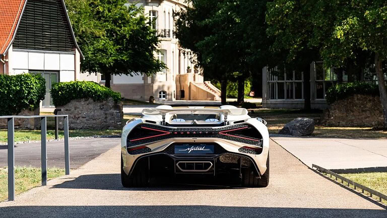 Bugatti W16 Mistral in pensione: addio all'ultima roadster col W16
