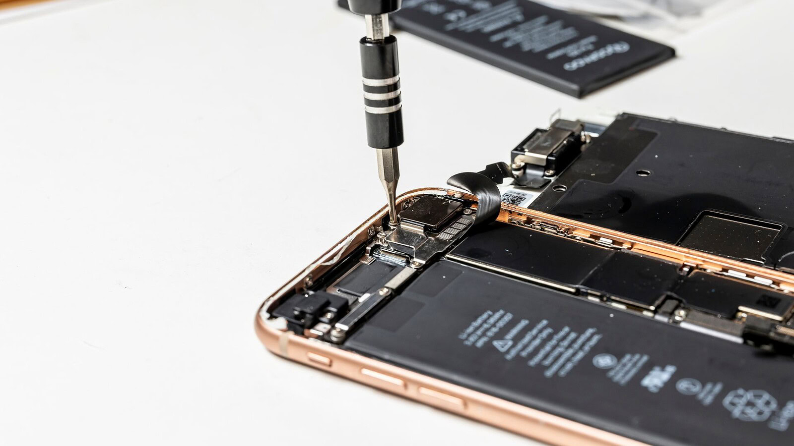 Batteria che respira aria: si attiva con l'umidità e si autodistrugge