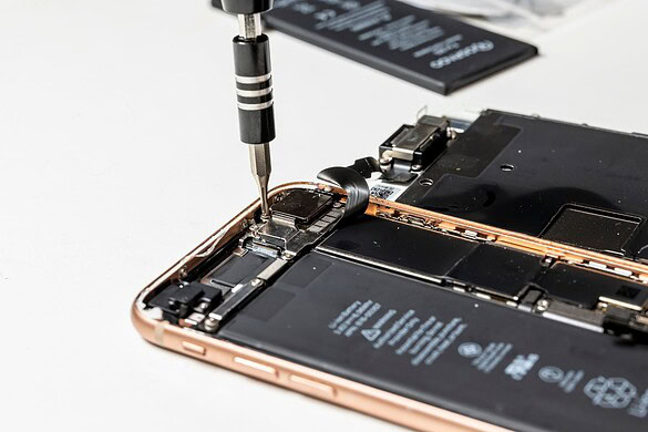 Batteria che respira aria: si attiva con l’umidità e si autodistrugge