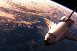 Space Shuttle Endeavour torna in verticale: sarà il gioiello di Los Angeles