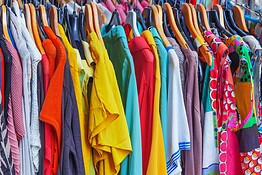 Moda anti-AI: la startup tedesca che veste contro il riconoscimento facciale