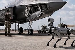 Robot e droni ispezionano gli aerei militari dell’US Air Force