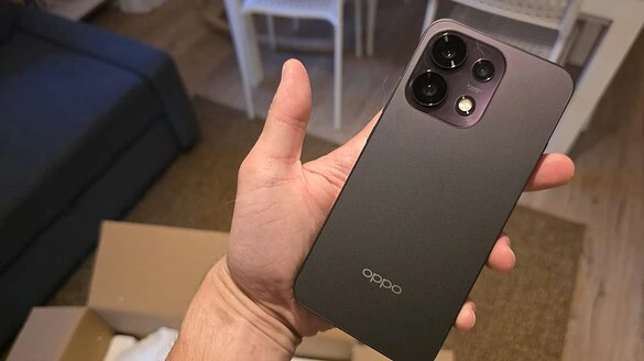 OPPO Reno 16 FS OPPO Reno 16 FS