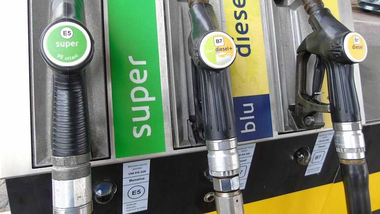 Diesel oltre 2 euro al litro: pieni più cari in tutta Italia