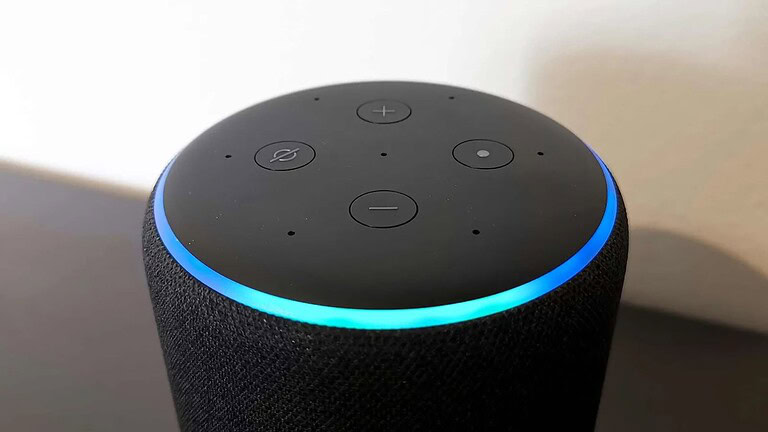 Alexa sembra posseduta: voce horror di Echo in spagnolo ma è un bug