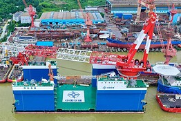 Sihang Yongsheng, la nave gru cinese che si sommerge a metà