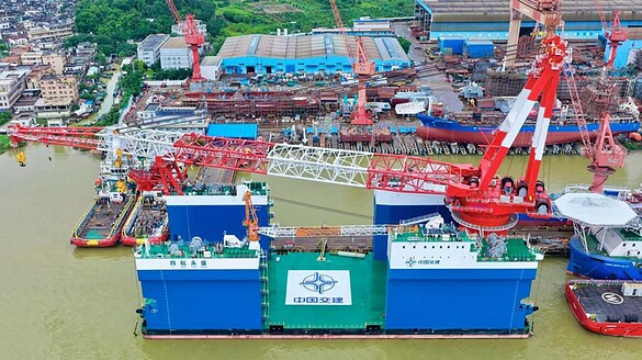 Sihang Yongsheng, la nave gru cinese che si sommerge a metà
