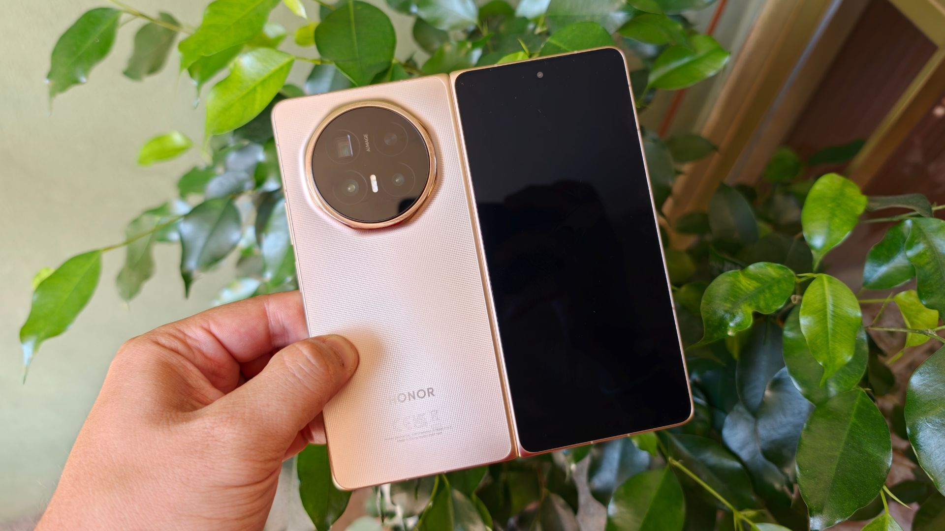 Honor Magic V6 HONOR Magic V6: il pieghevole sottilissimo con super batteria | RECENSIONE