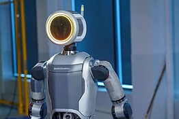Atlas di Boston Dynamics gioca a calcio ai Mondiali e stupisce tutti