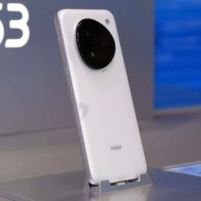 Nubia lancia il primo smartphone con agente AI: arriva dalla Cina