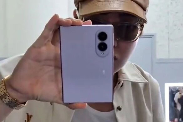 Samsung Galaxy Z Fold8 mostrato da J-Hope dei BTS prima del lancio