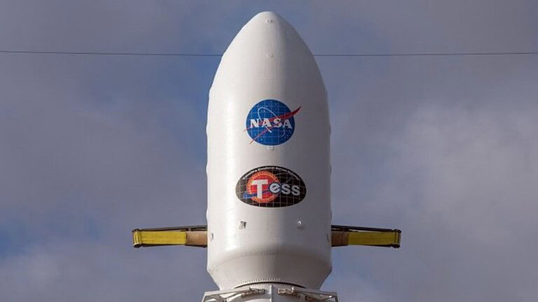 TESS trova un esopianeta con un metodo mai previsto: prima volta per la NASA