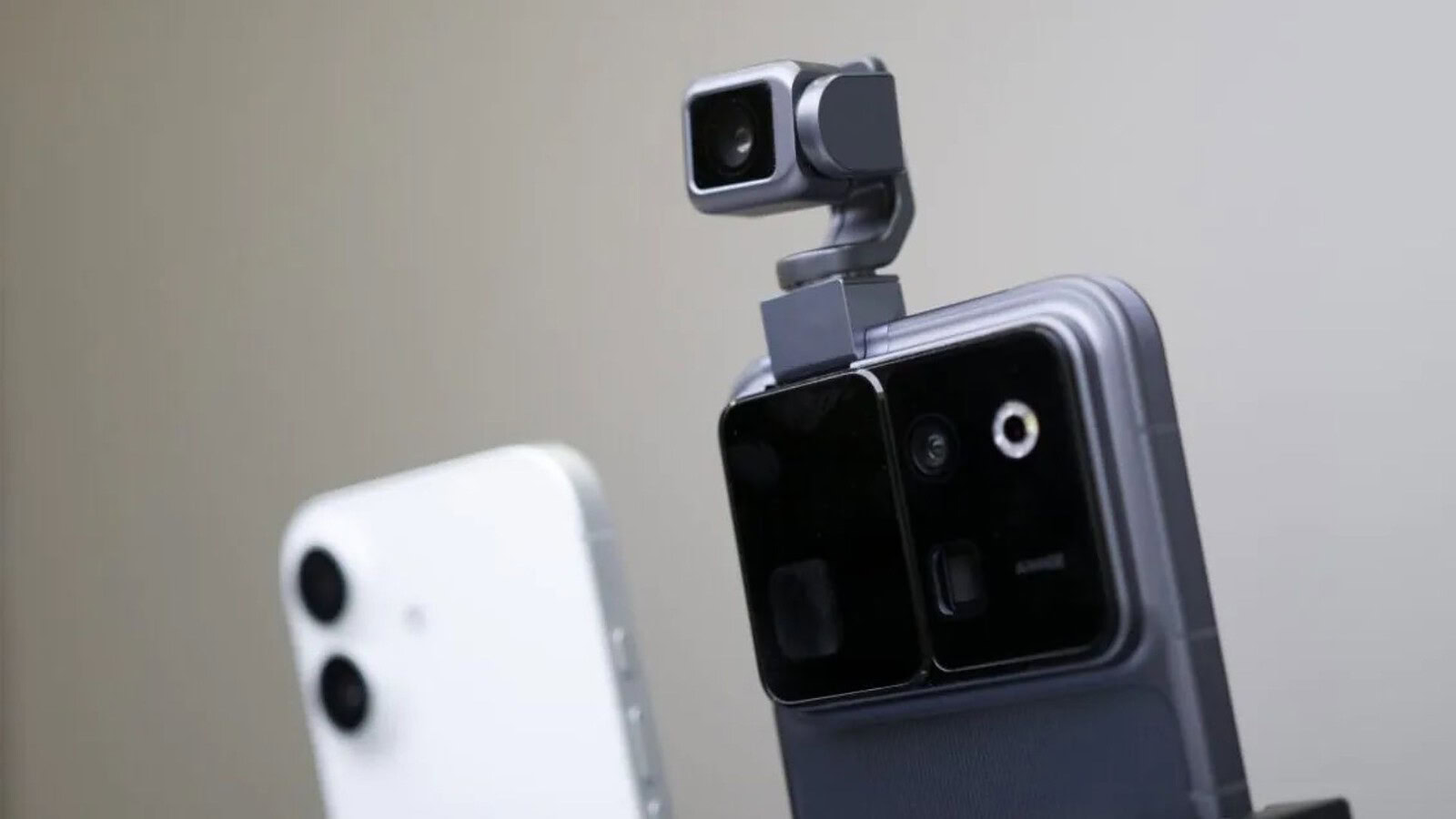 HONOR Robot Phone, confermata la doppia fotocamera da 200MP e il gimbal integrato