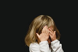 UE, deroga privacy per fermare gli abusi sui minori online fino al 2028