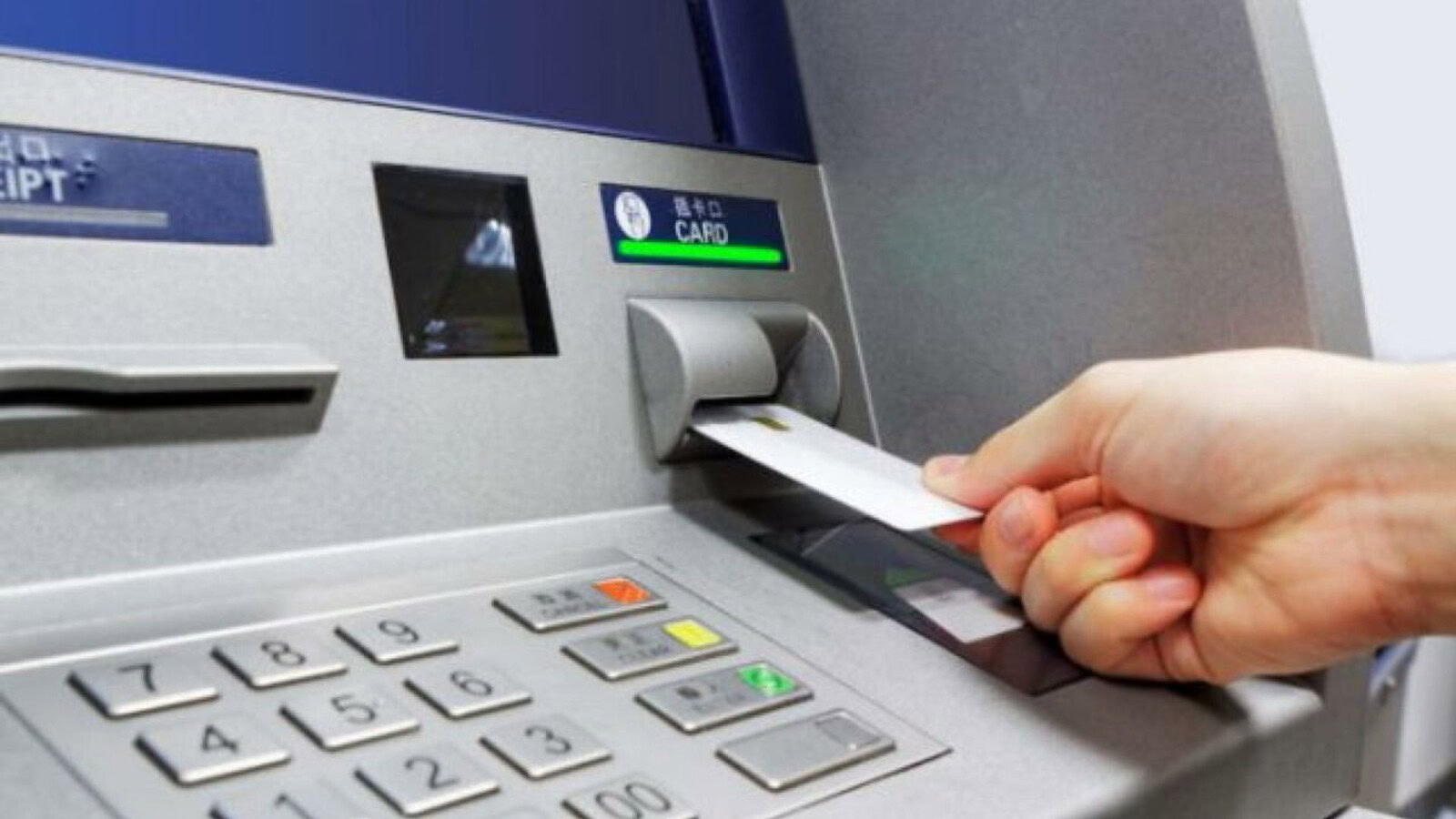 Prelievo al bancomat: devi premere un tasto alla fine per stare sicuro