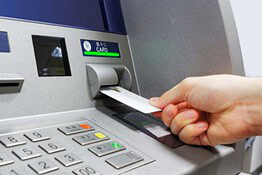 Prelievo al bancomat: devi premere un tasto alla fine per stare sicuro