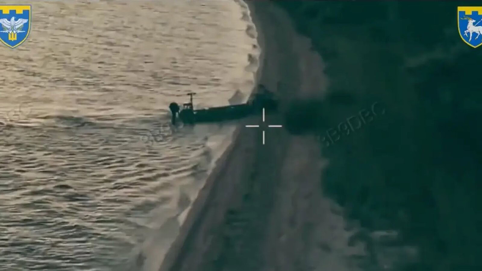 Ucraina, primo assalto anfibio con drone navale e robot armato
