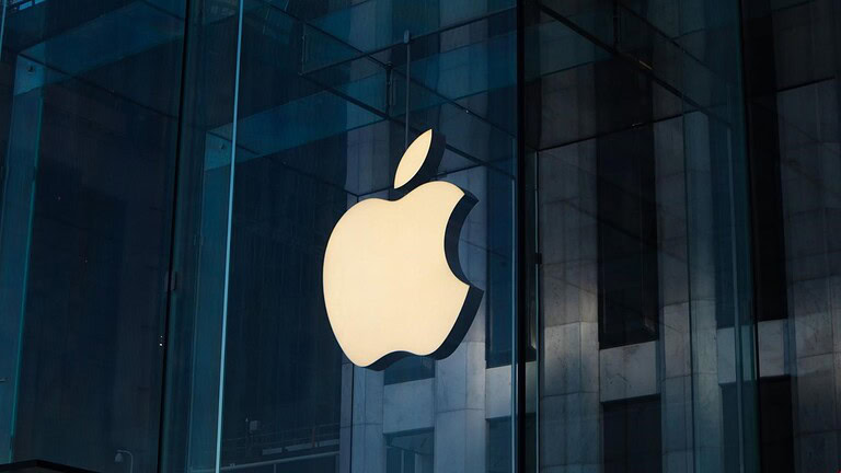 Apple tocca i 5 trilioni di dollari e supera Nvidia in Borsa