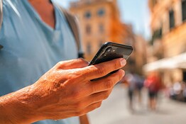 Smartphone bollente in estate: cosa fare per non rovinarlo