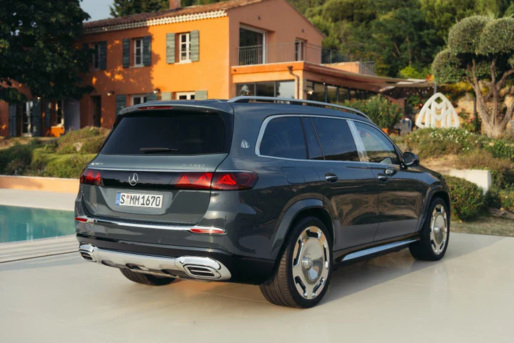 Mercedes-Maybach GLS 680 https://www.hdblog.it/smartphone/articoli/n664930/samsung-galaxy-z-fold-8-vendite/