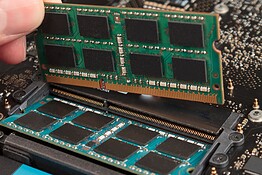 Crisi della RAM, il capo di Micron dà la colpa ai consumatori