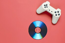 Yoko Taro lancia l’allarme sui giochi fisici in via d’estinzione