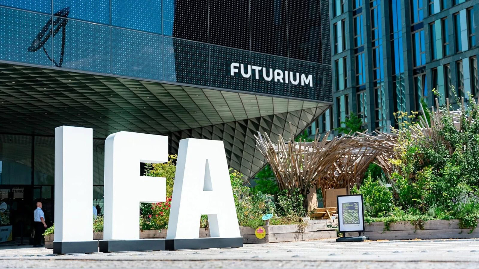 Xiaomi debutta a IFA 2026 con Human Car Home e 24 miliardi per l'Europa